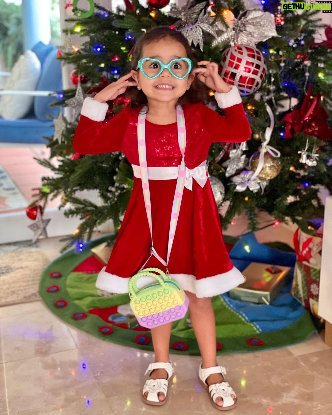 Alfonsina Molinari - 300 Likes - ‘Tamos ready! #ElenaIsabel #Navidad #fashionista
📷 @jacpr