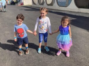 Alfonsina Molinari Instagram - Estos tres tienen una pijamada esta noche en casa de abuelita. 😬
Recen por @johannarosalyoficial 

#Primos #OliviaGabriela #JoseGilberto #ElenaIsabel