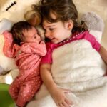 Alfonsina Molinari Instagram - #ElenaIsabel cumple 5 años hoy. Es un sueño de niña. Dulce, cariñosa, coqueta… y también voluntariosa, brillante, divertida, asertiva, poderosa… Somos muy afortunados de tener niñas tan felices, saludables y nobles. Siempre, siempre serán mis bebés. 😍