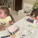 Alfonsina Molinari Instagram - Muchas cajitas en muchas casitas… Primera parada: en casa de Abu y Moises. 😍 #OliviaGabriela #ElenaIsabel #reyesmagos #puertorico🇵🇷