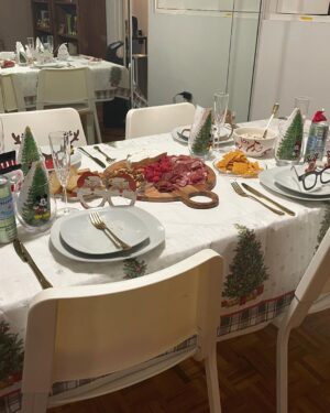 Alfonsina Molinari Instagram - About last night… Porque es importante y saludable hacer espacio en la agenda para los amigos. 😍🎄🎅🏼