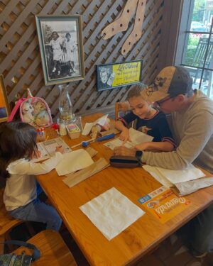 Alfonsina Molinari Instagram - Les debía fotitos de la segunda parte de nuestras vacaciones en noviembre: acción de gracias con la familia Castro-Padovani en Houston. Aprovechamos para visitar zoológico, acuario, varios parques y celebrar cumpleaños. 😊