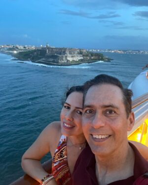 Alfonsina Molinari Instagram - Y se acabaron las vacaciones. 

Me mantuve bastante desconectada pero ahora que estamos de vuelta puedo compartir con ustedes algunas fotitos. No tengo muchas,  porque mi departamento son los videos para mantener a los abuelos bien informados. 😉

La primera parte de las vacaciones fue en el Disney Dream. Un verdadero sueño para  Olivia que lo había estado pidiendo. Pero logramos mantener la sorpresa hasta llegar al muelle. 😍

Luego les comparto fotos de la segunda parte de las vacaciones en Houston. 

#OliviaGabriela #ElenaIsabel #familia #vacaciones #crucerodisney