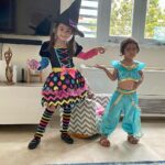 Alfonsina Molinari Instagram - ¡Japi Jalouín! #OliviaGabriela #ElenaIsabel