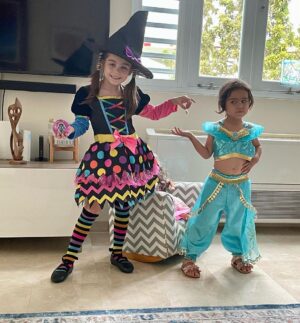 Alfonsina Molinari Instagram - ¡Japi Jalouín!
#OliviaGabriela
#ElenaIsabel