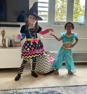 Alfonsina Molinari Instagram - ¡Japi Jalouín!
#OliviaGabriela
#ElenaIsabel