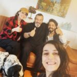 Ali Başar Instagram - Ortadaki çinli kunfucu gibi olan bendeniz #irselçivit #irselcivit #svcnysr #sakarya #ünlüler #aktörslife #film #filmmusic #sinema #sohbet #germany #türkiye #europe