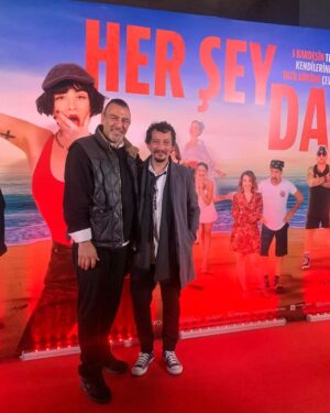 Ali Başar Instagram - #herşeydahil #sinemakeyfi #gala gişeniz bol olsun alkışını bol olsun