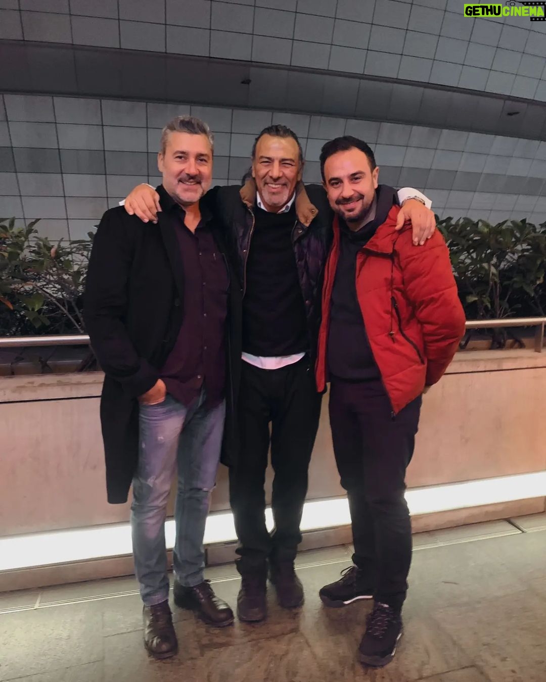 Ali Başar - 304 Likes - #herşeydahil #sinemakeyfi #gala gişeniz bol olsun alkışını bol olsun