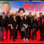 Ali Başar Instagram - #herşeydahil #sinemakeyfi #gala gişeniz bol olsun alkışını bol olsun Kanyon