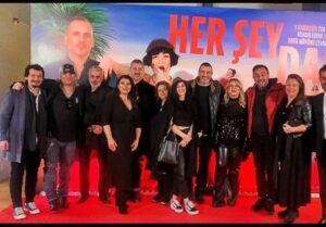 Ali Başar Instagram - #herşeydahil #sinemakeyfi #gala gişeniz bol olsun alkışını bol olsun