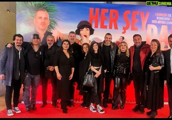 Ali Başar Instagram - #herşeydahil #sinemakeyfi #gala gişeniz bol olsun alkışını bol olsun Kanyon