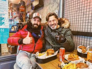 Ali Başar Instagram - @alionurak sevgili kuzenim Burger anlamında çağ atlamış resmen tavsiye ederim  kaçırmayın derim #i̇zmit #crespoburger #bomba #fotografia #paketservis #kuzen #nomberone #super #instagood #sakaryaüniversitesi #üniversite #yahyakaptan #lezzet