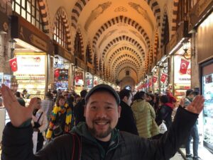 Ali Barkın Instagram - Happy Birthday brother 🍀🎂 @seunghyun.han 
It’s awesome to walk around Turkey with you...
It’s so precious to meet you after ten years and to realise that our fellowship will last for ever... 🍀
