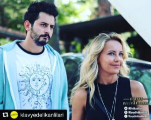 Ali Barkın Instagram - Bayram & Seyran #klavyedelikanlıları yakında @showtv 'de... @sugarworkzofficial @surecfilm @duygubasaraajans