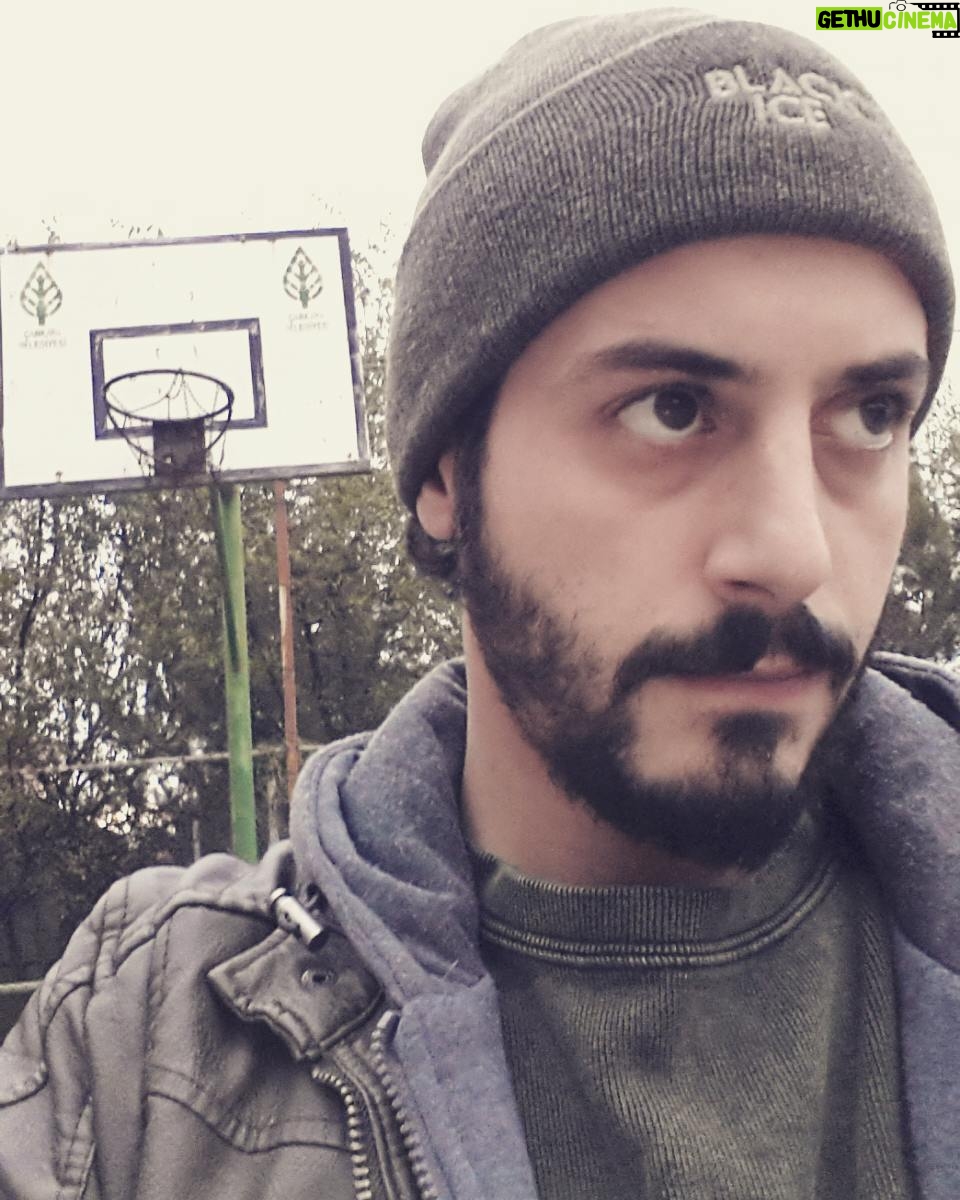 Ali Barkın - 1.1K Likes - Çocukluğumun tel örgüleri...