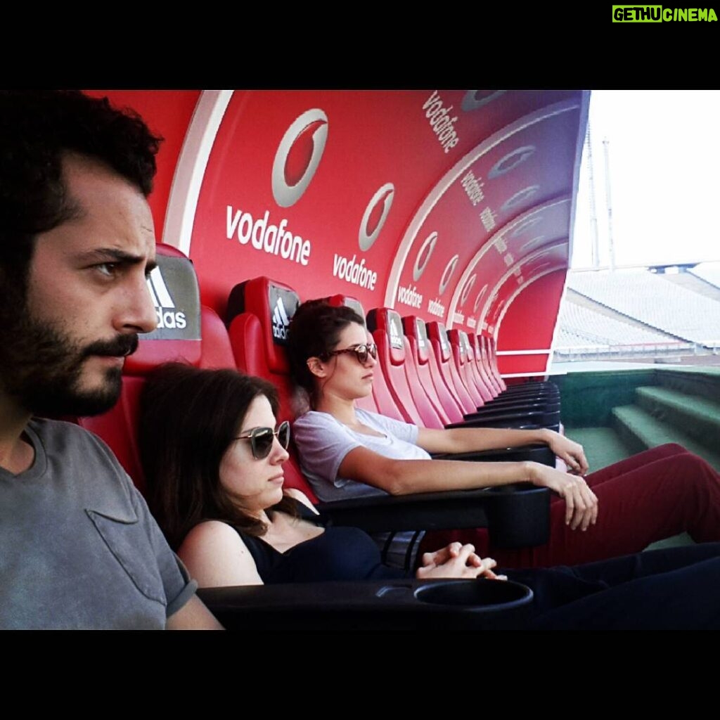 Ali Barkın Instagram - Hoca oynatmadı @melissbabadag @gunessayin #yesildeniz Atatürk Olympic Stadium