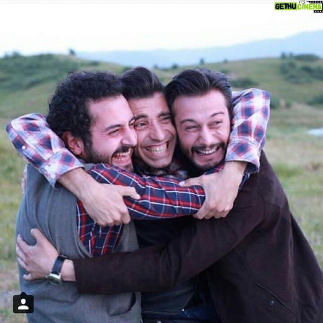 Ali Barkın Instagram - Bizimoğlanlaa, bizimgızlaa; hadi gari hep barabaa! #YeşilDeniz bu akşam saat 20.00 de #TRT1 de...