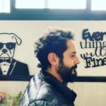 Ali Barkın Instagram – Yaş 36.. Sağlıklı olsun.. Hayallerimizin bazıları gerçek olsun.. “Fena bi yıl değildi” diyelim.. Selamlar, saygılar.. İzmir, Turkey
