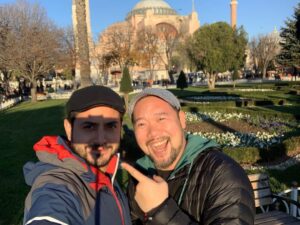 Ali Barkın Instagram - Happy Birthday brother 🍀🎂 @seunghyun.han 
It’s awesome to walk around Turkey with you...
It’s so precious to meet you after ten years and to realise that our fellowship will last for ever... 🍀