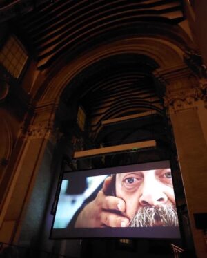 Ali Düşenkalkar Instagram - İtalya’da SediciCorto Film Festivalinde “AV” (the hunt short film) kısa filmimiz Seyirci ödülü kazandı. Filmin festival yolculuğu devam ediyor. Emeği geçenlere çok teşekkür ediyorum. @thehuntshortfilm senarist ve yönetmenlerimiz @sholehzahraei  ve #kamilsaldun 💙👏🏼🎥📽👏🏼🙏🎩