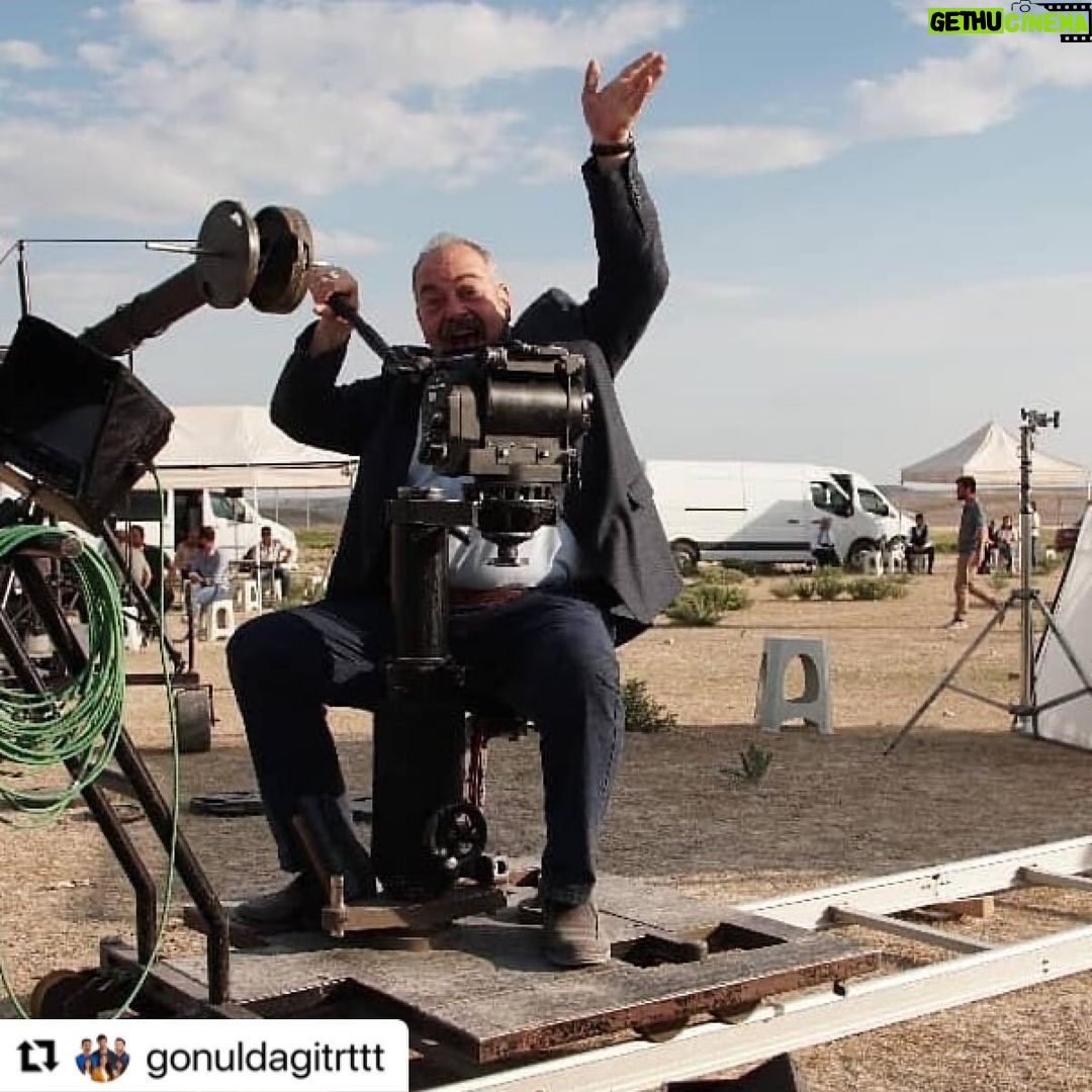 Ali Düşenkalkar - 1.6K Likes - Hoş fotoğraflar ne denli zaman zaman sıkılıp ne üretken davranışlar içine girdiğimizi hoş anlatıyor. Sevgiler. @gonuldagitrt @koprufilm @erdalcindoruk @gulhantekin @nazlipinarkaya @semiherturk @ecemozkaya