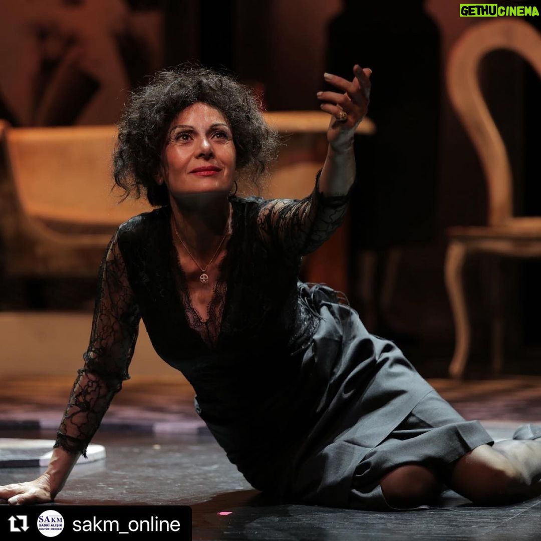 Ali Düşenkalkar Instagram - #Repost @sakm_online with @make_repost ・・・ Erdi Işık'ın yazdığı ve Ali Düşenkalkar'ın yönettiği Dali'nin Kadınları, 20 Ağustos Cuma Kadıköy Belediyesi Selamiçeşme Özgürlük Parkı Amfi Tiyatro ve 27 Ağustos Cuma gecesi #TurkcellVadi'de; Virginia Woolf, Frida Kahlo, Edith Piaf ve Marilyn Monroe eşliğinde #açıkhavadatiyatro şöleni yaşatacak. Hatice Aslan, Devrim Nas, Açelya Devrim Yılhan, Gülin İyigün, Melda Narin Güler sahnede, biletler @biletix'te @adusenkalkar @hatisaslan @devrimnasofficial @aconyonn @guliniyigun @meldanarinimben #TurkcellVadiTiyatroGünleri #etkinlik #tiyatro #açıkhavasahnesi #sakm #DalininKadınları #ÇolpanİlhanSadriAlışıkTiyatrosu Istanbul, Turkey