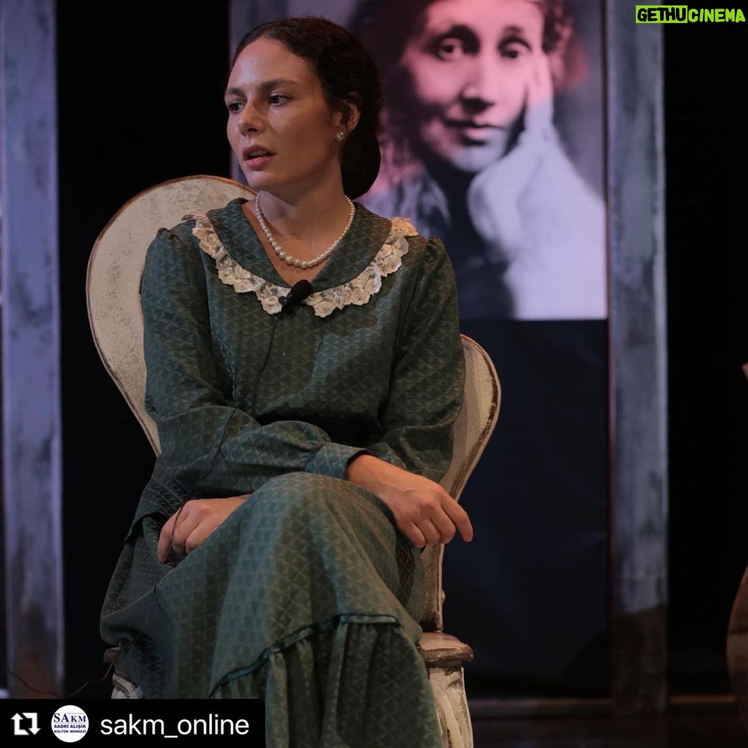 Ali Düşenkalkar Instagram - #Repost @sakm_online with @make_repost ・・・ Erdi Işık'ın yazdığı ve Ali Düşenkalkar'ın yönettiği Dali'nin Kadınları, 20 Ağustos Cuma Kadıköy Belediyesi Selamiçeşme Özgürlük Parkı Amfi Tiyatro ve 27 Ağustos Cuma gecesi #TurkcellVadi'de; Virginia Woolf, Frida Kahlo, Edith Piaf ve Marilyn Monroe eşliğinde #açıkhavadatiyatro şöleni yaşatacak. Hatice Aslan, Devrim Nas, Açelya Devrim Yılhan, Gülin İyigün, Melda Narin Güler sahnede, biletler @biletix'te @adusenkalkar @hatisaslan @devrimnasofficial @aconyonn @guliniyigun @meldanarinimben #TurkcellVadiTiyatroGünleri #etkinlik #tiyatro #açıkhavasahnesi #sakm #DalininKadınları #ÇolpanİlhanSadriAlışıkTiyatrosu Istanbul, Turkey