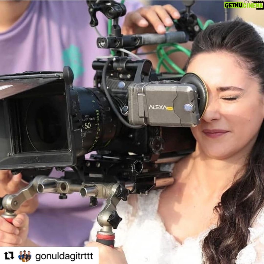 Ali Düşenkalkar - 1.6K Likes - Hoş fotoğraflar ne denli zaman zaman sıkılıp ne üretken davranışlar içine girdiğimizi hoş anlatıyor. Sevgiler. @gonuldagitrt @koprufilm @erdalcindoruk @gulhantekin @nazlipinarkaya @semiherturk @ecemozkaya