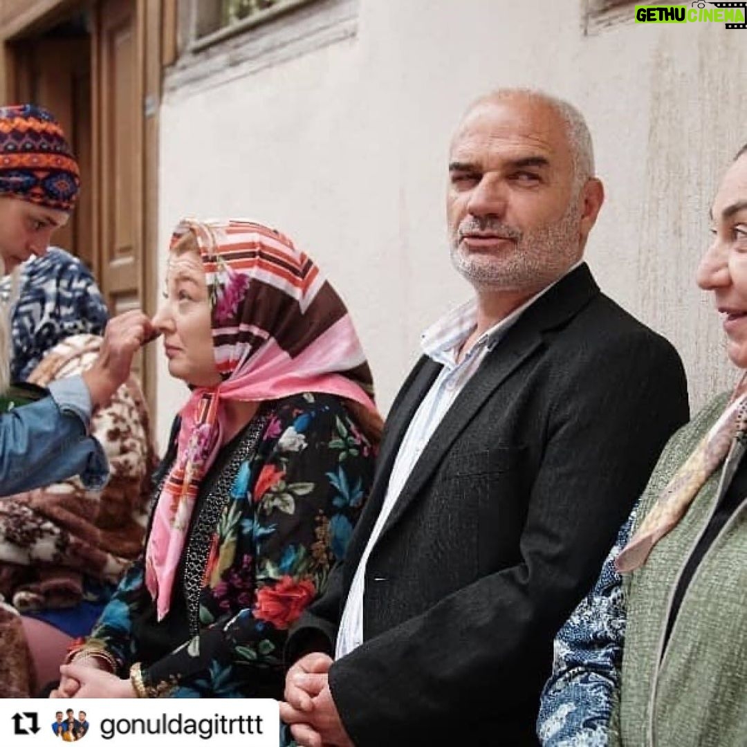 Ali Düşenkalkar - 1.6K Likes - Hoş fotoğraflar ne denli zaman zaman sıkılıp ne üretken davranışlar içine girdiğimizi hoş anlatıyor. Sevgiler. @gonuldagitrt @koprufilm @erdalcindoruk @gulhantekin @nazlipinarkaya @semiherturk @ecemozkaya