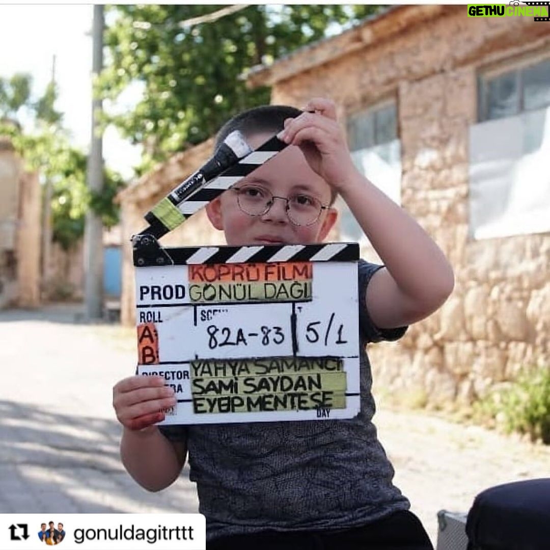 Ali Düşenkalkar - 1.6K Likes - Hoş fotoğraflar ne denli zaman zaman sıkılıp ne üretken davranışlar içine girdiğimizi hoş anlatıyor. Sevgiler. @gonuldagitrt @koprufilm @erdalcindoruk @gulhantekin @nazlipinarkaya @semiherturk @ecemozkaya
