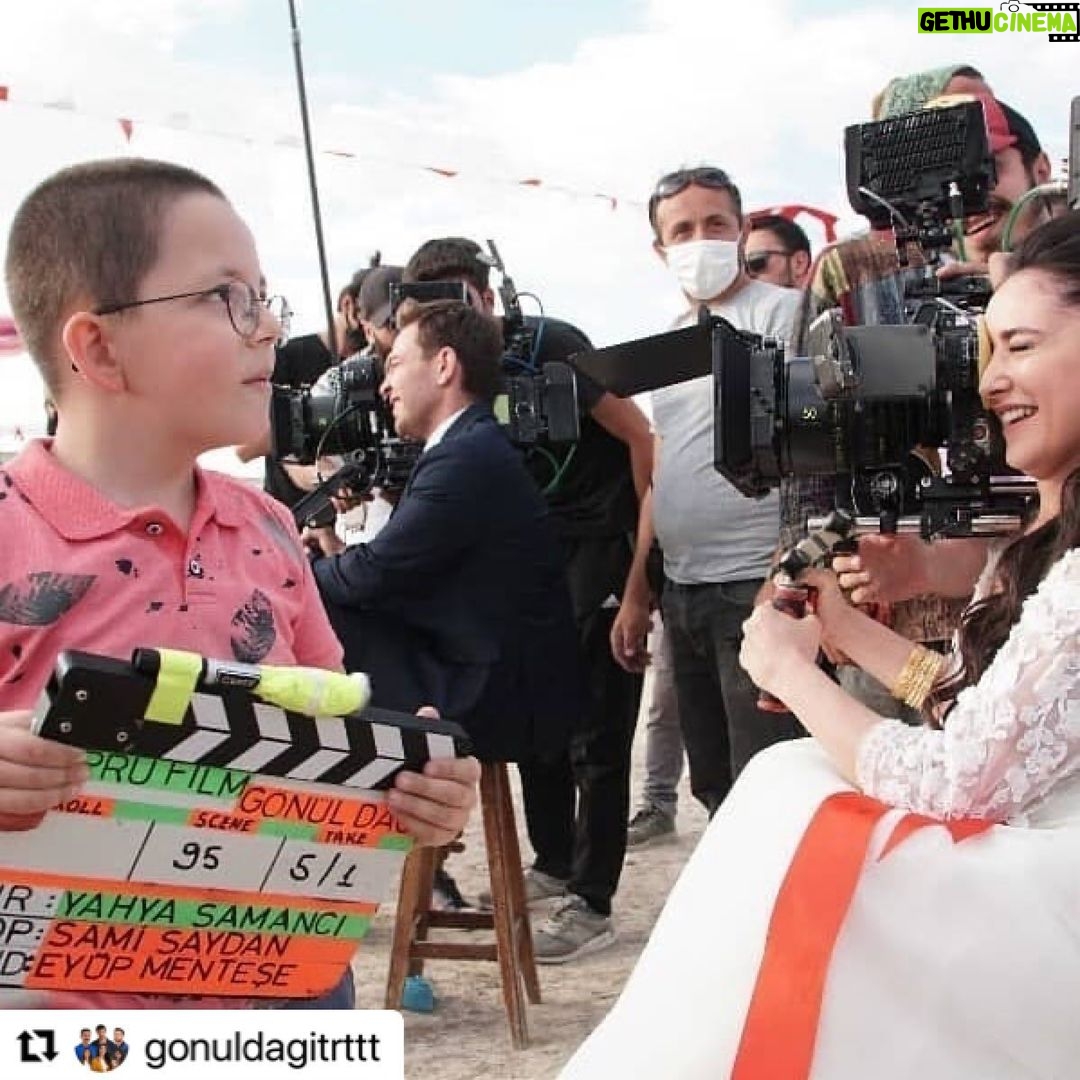 Ali Düşenkalkar - 1.6K Likes - Hoş fotoğraflar ne denli zaman zaman sıkılıp ne üretken davranışlar içine girdiğimizi hoş anlatıyor. Sevgiler. @gonuldagitrt @koprufilm @erdalcindoruk @gulhantekin @nazlipinarkaya @semiherturk @ecemozkaya