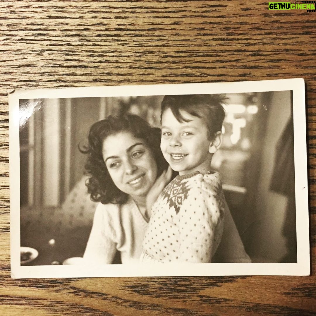 Ali Düşenkalkar - 1.4K Likes - Annem. @alcin.dusenkalkar Annemin doğum günü kutlu olsun. Nice sağlıklı yaşlara Anam. 📸#Eşrefdüşenkalkar