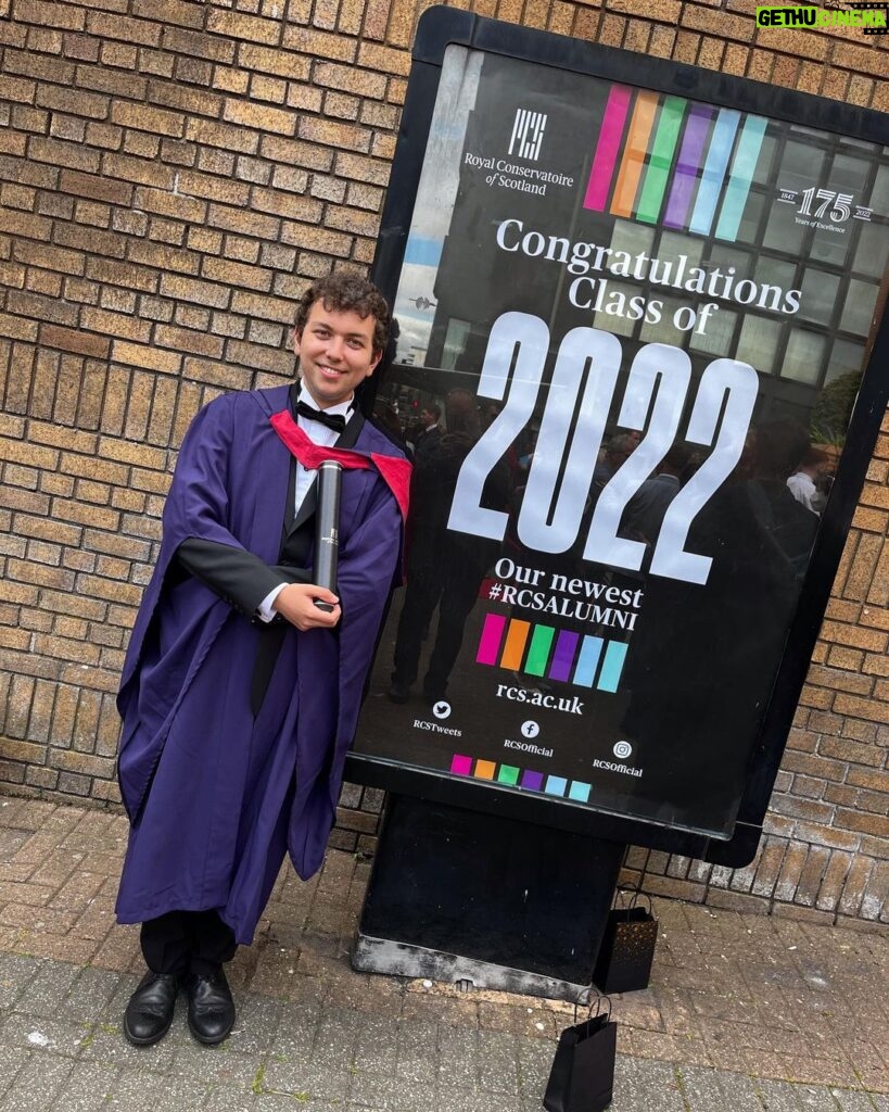 Ali Düşenkalkar Instagram - Dünden kalanlar. 🎵🎩 @rcsofficial @derin_dusenkalkar ‘ın mezuniyet töreni. 🎶👏🏼👏🏼🎩7/7/2022 Royal Conservatoire of Scotland