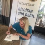 Ali Düşenkalkar Instagram - Sevgili @fatma_celenk_ #bildiğingibideğil ‘i yazdı. Dün ilk sunum ve tanıtımını yaptı. Bana da kitabından kısa bir öyküyü okumak düştü. Ve bu sunum da @feyha.celenk @yildiz_kultur ve öğretmenim @serpiltamur la ve dostum @murat.karasu.m la karşılaştım. Sohbet ettik. Özlem giderdik. Fatma Çelenk e kitabının yolculuğu için başarılar diliyorum. MOMO Bebeköy