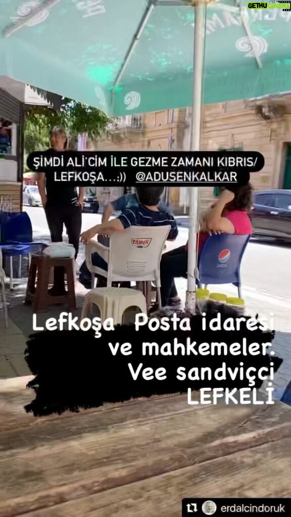 Ali Düşenkalkar Instagram - Her gelişimde bu sandviçten yemezsem olmaz , Lefkoşayı anlattığım belgeselde bile burası vardır. Artık Lefkelinin bana hazırladığı sandviçin bile adı ; ali abi sandviçi oldu. Denemeden geçmeyin. Afiyet olsun @erdalcindoruk 🎩🤙 Lefkosa, Nicosia, Cyprus