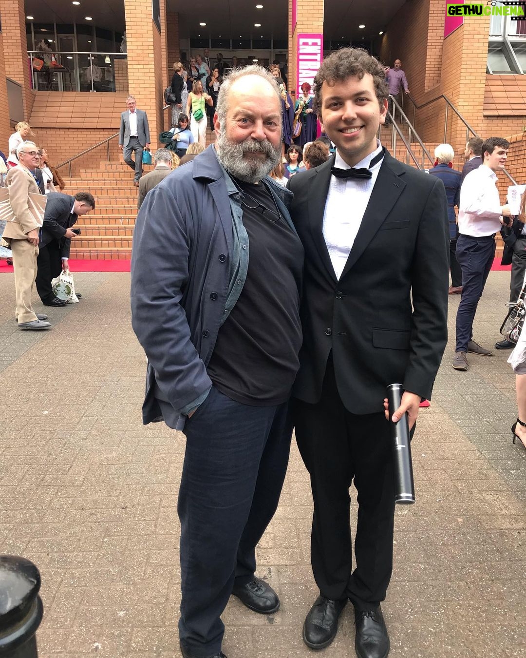 Ali Düşenkalkar Instagram - Dünden kalanlar. 🎵🎩 @rcsofficial @derin_dusenkalkar ‘ın mezuniyet töreni. 🎶👏🏼👏🏼🎩7/7/2022 Royal Conservatoire of Scotland