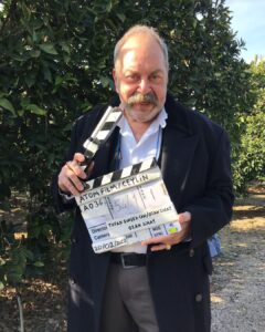 Ali Düşenkalkar Instagram - Atom Film “Ceylin” Adana serüvenim. @saricamehmet @nurcihantemur @tufansimsekcan @ozansihay @denizavsin.byk (Ceylin) Ve bahçede çalışan dostlar. @atom.film Adana, Turkey