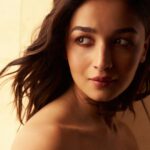 Alia Bhatt Instagram - Smile. Sparkle. Saudi. @redseafilm @jomanaalrashid @moalturki