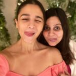 Alia Bhatt Instagram - you are joy .. you are light may we every now and then have a fight 🙂 you are sunshine, you are breeze please please always take care of your knees I am not a writer.. I am not a poet.. I’m just your loving sister and I’m sure you know it 😁 happy birthday my sweetie 🤓🥳🤩🤪☀️