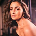 Alia Bhatt Instagram - night out 🤎 #MumbaiAtThePlaza #JioWorldPlaza @jioworldplaza
