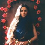 Alia Bhatt Instagram - Wake up and smell the 🌹 @voguesingapore Editor-in-chief: @monkiepoo Photographer: @ashishisshah Stylist: @nikhilmansata Fashion features editor and writer: @menon.maya Fashion coordinator: @jasmineashvinkumar Producer: @imran_khatri Associate producer: @keyurlakhani Art director: @sandesh.kambli Make-up: @puneetbsaini Hair: @mikedesir PR agency: @hypenq_pr Production: @ikp.insta Outfit: @gucci Photographer’s assistants: @itsanishanish Stylist’s assistant: @roshnisukhlecha Fashion intern: @_vrahishtaa