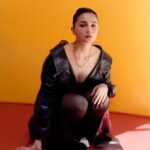 Alia Bhatt Instagram - 🪞🤍 @theglassmagazine Photographer: @leabwinkler Stylist: @anatolli Make Up: @misha212 Hair: @davidvoncannon Nails: @huestipsbymarie Set design: @wayoutstudioco @ecmagidson @henrique_cirilo @11thhouseagency Production: @fox.and.leopard Executive producer: @sweetbabyjudkins Producer: @spindycrawford On set producer: @ilonski All clothing: @gucci