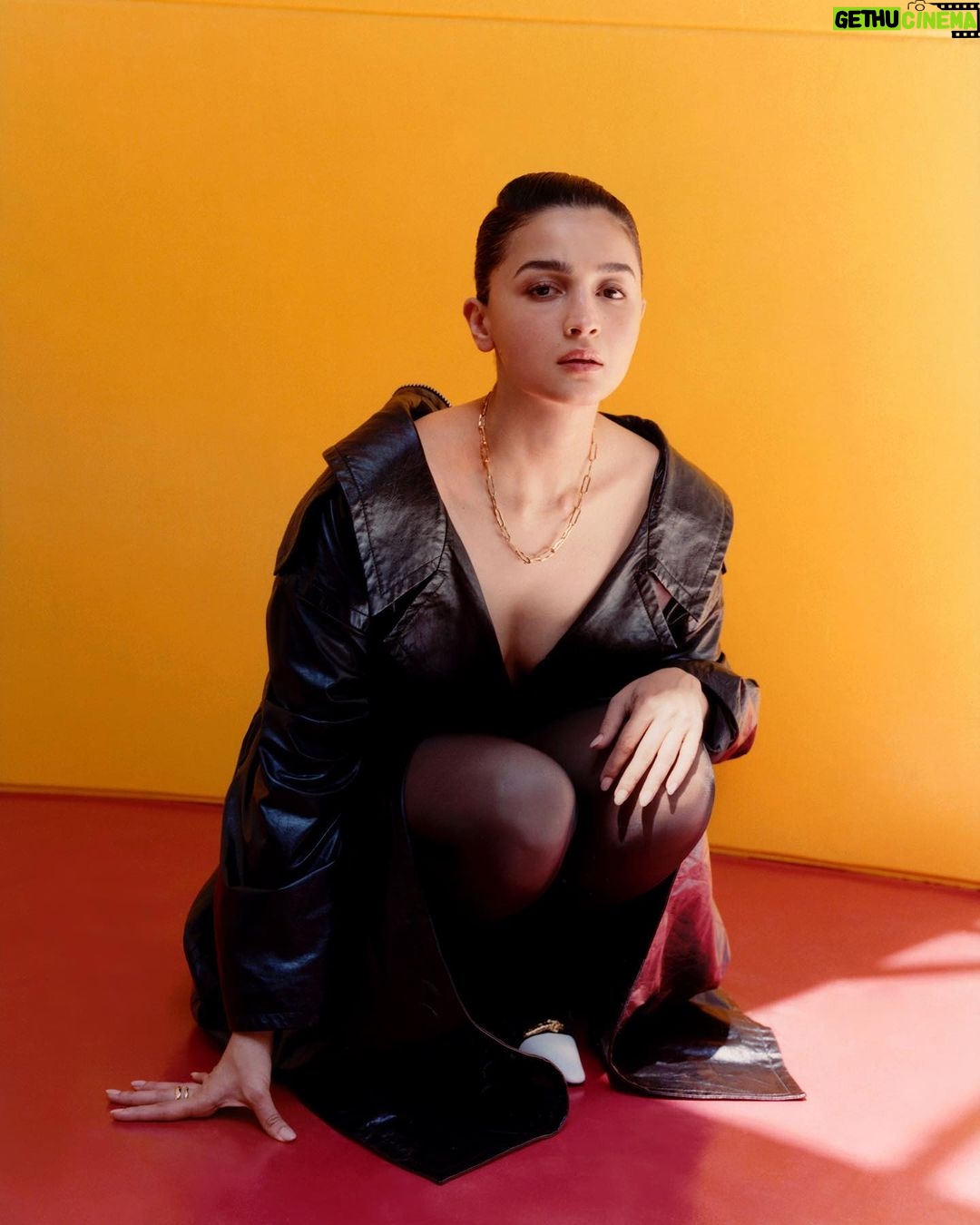 Alia Bhatt Instagram - πͺπ€ @theglassmagazine Photographer: @leabwinkler Stylist: @anatolli Make Up: @misha212 Hair: @davidvoncannon Nails: @huestipsbymarie Set design: @wayoutstudioco @ecmagidson @henrique_cirilo @11thhouseagency Production: @fox.and.leopard Executive producer: @sweetbabyjudkins Producer: @spindycrawford On set producer: @ilonski All clothing: @gucci