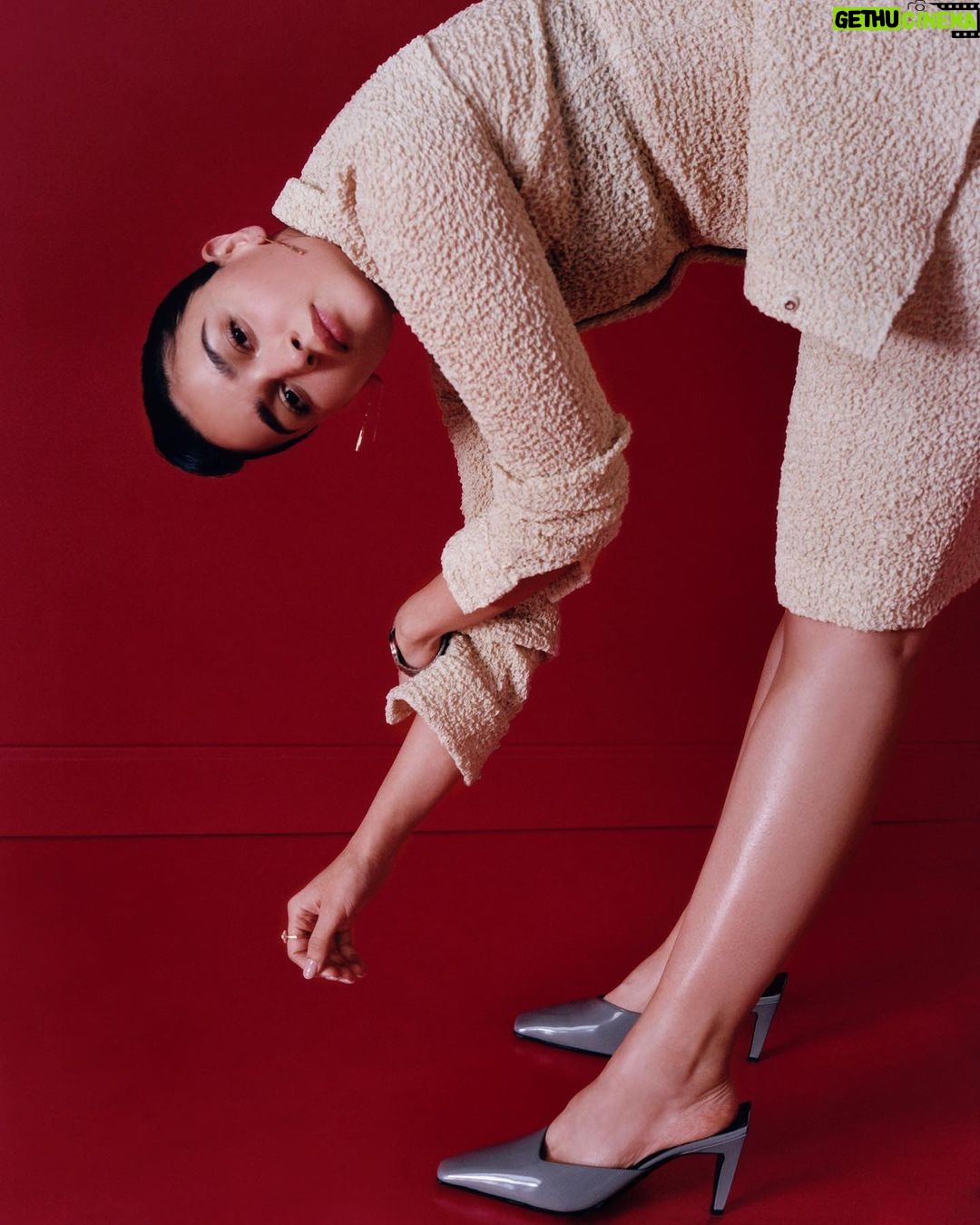 Alia Bhatt Instagram - πͺπ€ @theglassmagazine Photographer: @leabwinkler Stylist: @anatolli Make Up: @misha212 Hair: @davidvoncannon Nails: @huestipsbymarie Set design: @wayoutstudioco @ecmagidson @henrique_cirilo @11thhouseagency Production: @fox.and.leopard Executive producer: @sweetbabyjudkins Producer: @spindycrawford On set producer: @ilonski All clothing: @gucci