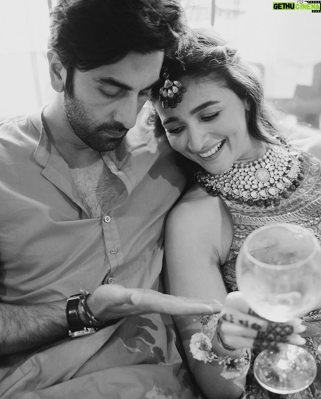 Alia Bhatt Instagram - my love.. my best friend.. my happiest place.. as you read this caption from your secret account sitting right next to me .. 😬😬 all I’d like to say is.. happy birthday baby… you make it ALL magical ♾️✨♥️