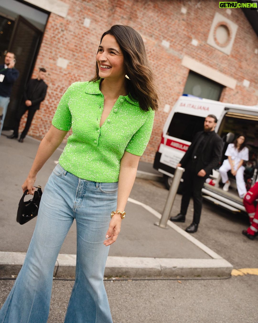 Alia Bhatt Instagram - Personal style but guccified 💅🏾 #GucciAncora @gucci @sabatods 💚💚