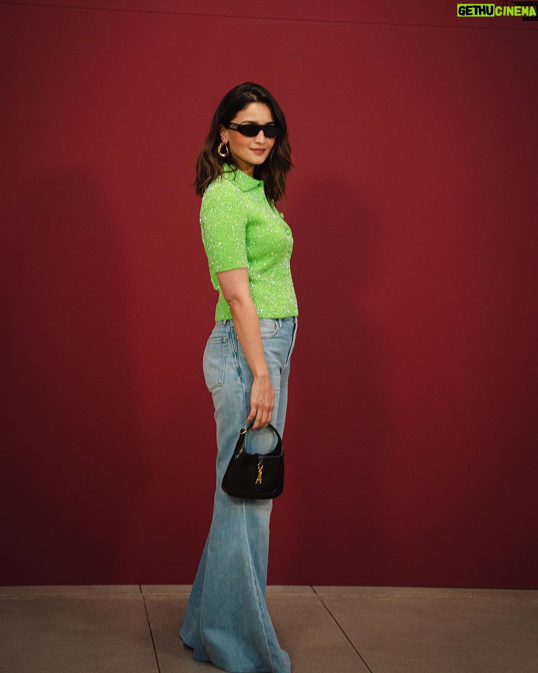 Alia Bhatt Instagram - Personal style but guccified 💅🏾 #GucciAncora @gucci @sabatods 💚💚