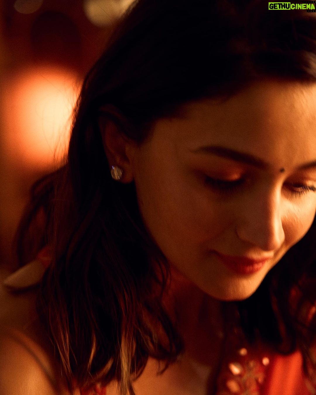 Alia Bhatt Instagram - fire & desire!! 🧡