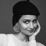 Alia Bhatt Instagram - 🖤🤍 @voguethailand @thomaswhiteside @mrfabioimmediato @fionastiles @marktownsend1 @nails_by_yoko @scharbz @wiwanwo @gucci